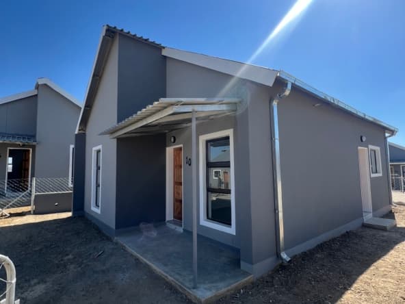 Free standing townhouses for sale- Otjomuise Ext 10